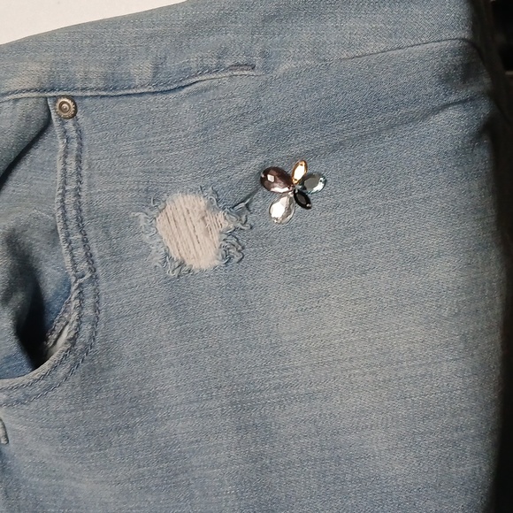 Distressed Light Blue Women's Jeans - Picture 4 of 4